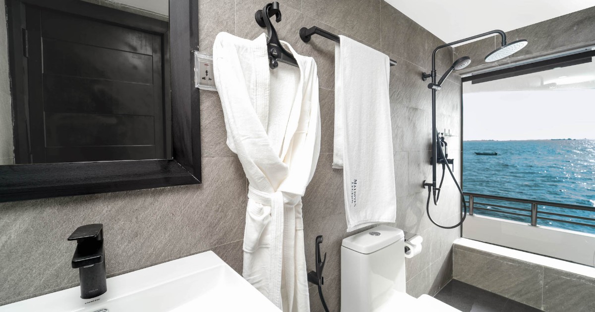 2 - Room 7 - Bathroom_resized