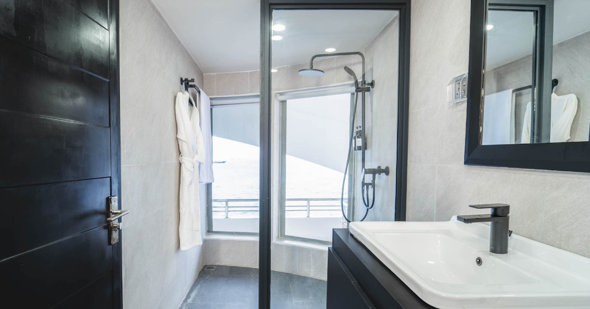 3 - Room 6 - Bathroom_resized