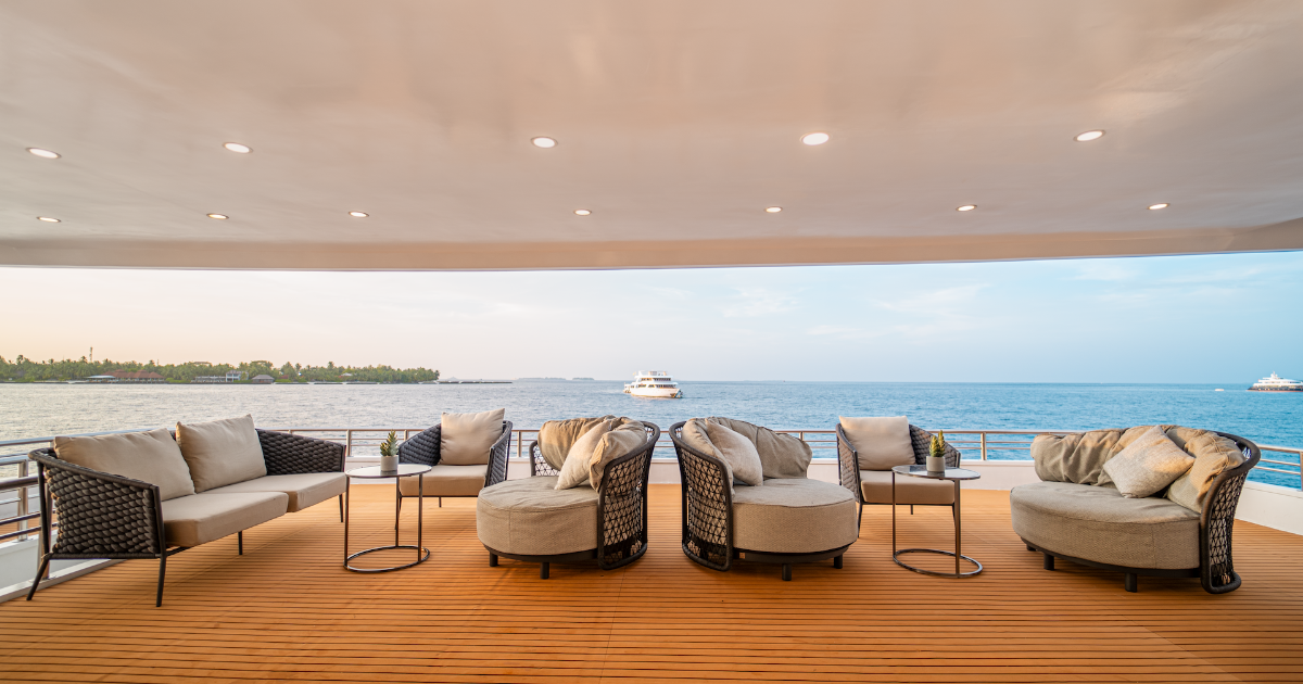 4 - Upper Deck - Lounge_resized