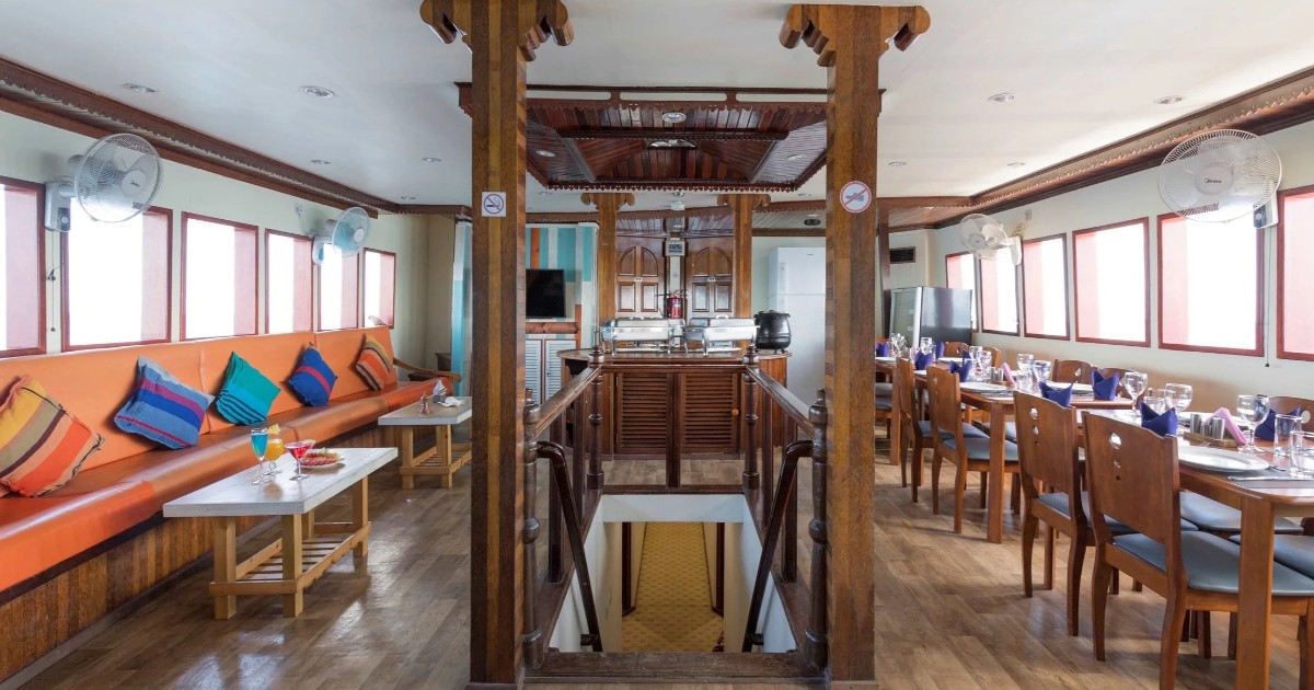 Main+lounge++dining_resized