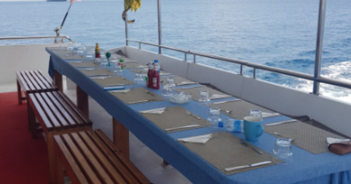 outdoor dining_resized